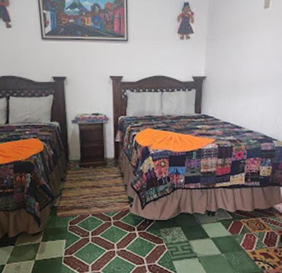 اتاق استاندارد چهارنفره با سرویس بهداشتی مشترک, Francisco S La Merced