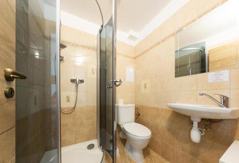 غرفة قياسية ثلاثية, Konopiště Nová Myslivna