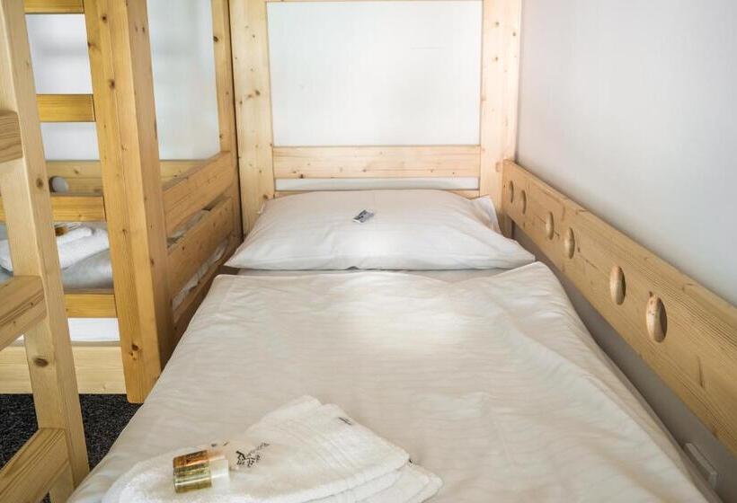 غرفة قياسية رباعية, Konopiště Nová Myslivna