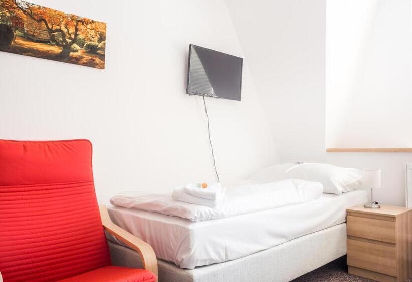 غرفة قياسية ثلاثية, Konopiště Nová Myslivna