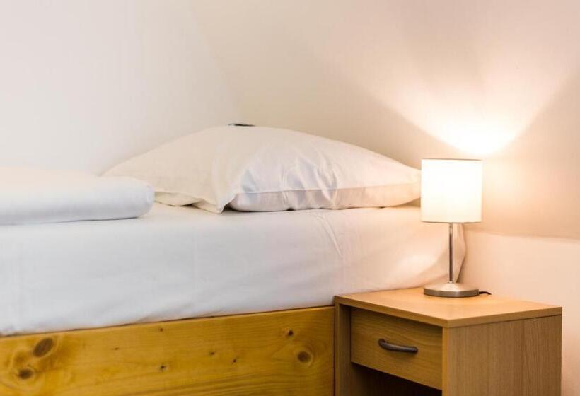 غرفة قياسية, Konopiště Nová Myslivna