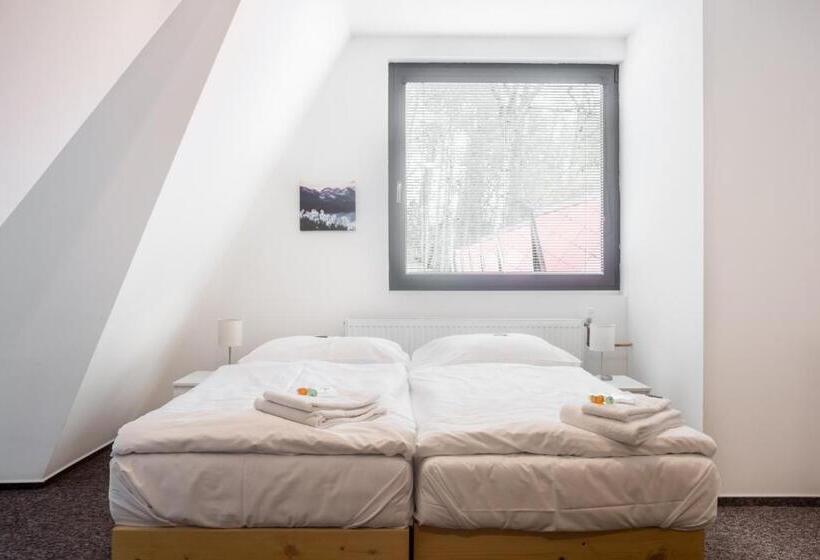 غرفة قياسية رباعية, Konopiště Nová Myslivna