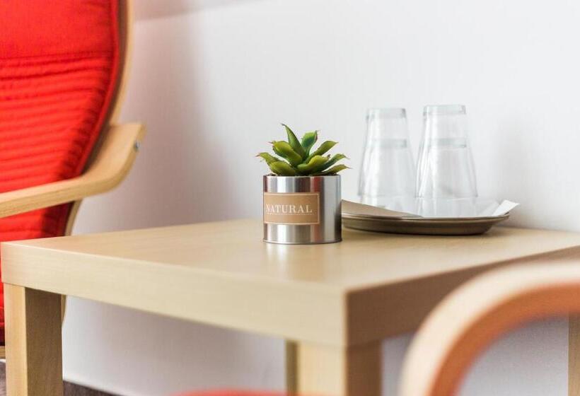 غرفة قياسية رباعية, Konopiště Nová Myslivna