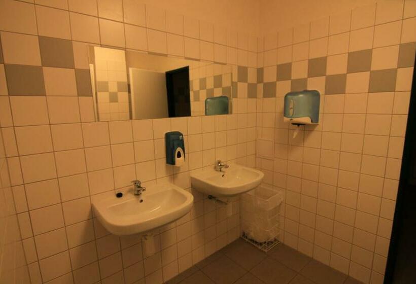 اتاق استاندارد با سرویس بهداشتی مشترک, Ubytovani Rico