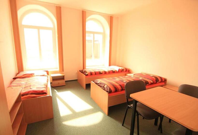 اتاق استاندارد سه تخته با سرویس بهداشتی مشترک, Ubytovani Rico