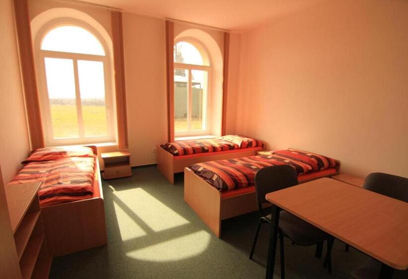 اتاق استاندارد سه تخته با سرویس بهداشتی مشترک, Ubytovani Rico