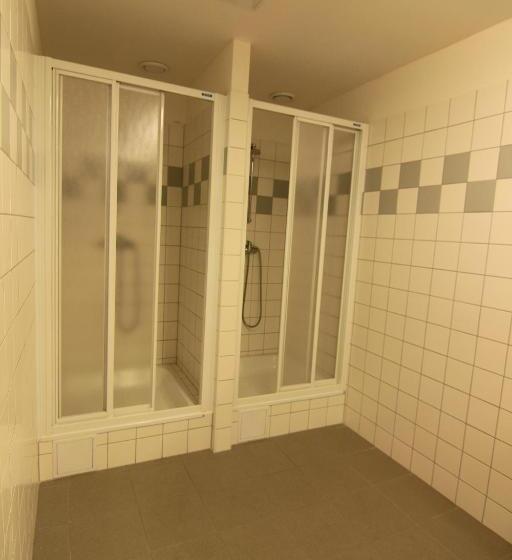 اتاق استاندارد چهارنفره با سرویس بهداشتی مشترک, Ubytovani Rico