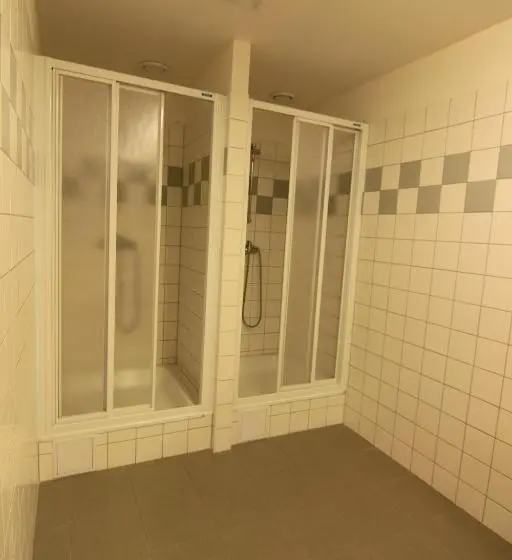 Standard Neljän Hengen Huone Jaettu Kylpyhuone, Ubytovani Rico