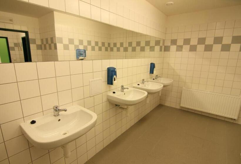 اتاق استاندارد چهارنفره با سرویس بهداشتی مشترک, Ubytovani Rico