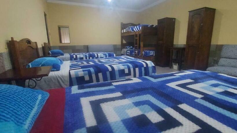 اتاق استاندارد چهارنفره با چشم‌انداز باغ, ñaupa House Hostel
