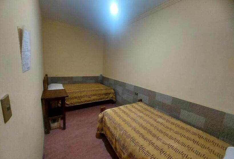 اتاق استاندارد با سرویس بهداشتی مشترک, ñaupa House Hostel