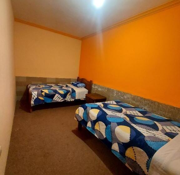 اتاق استاندارد با سرویس بهداشتی مشترک, ñaupa House Hostel