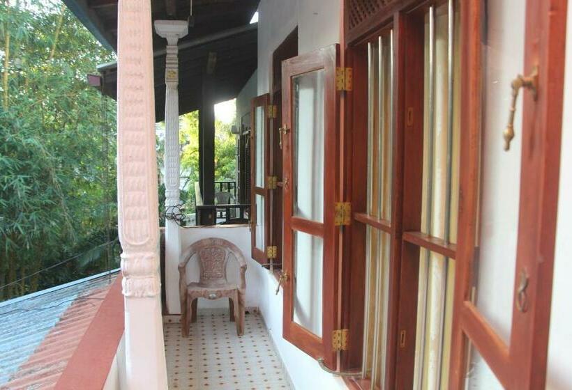 디럭스 룸, Kadolana Guest House