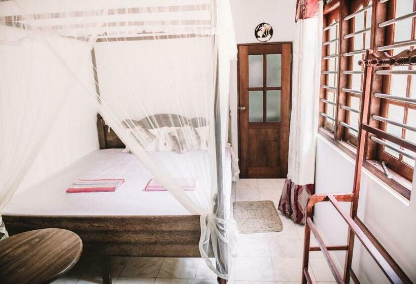 디럭스 룸, Kadolana Guest House