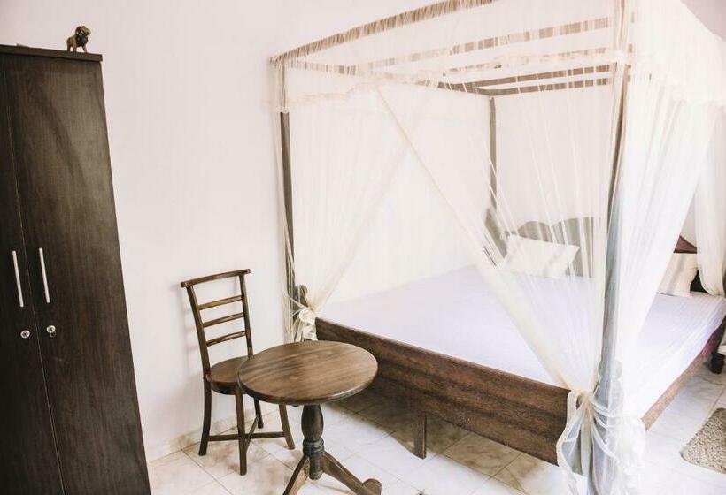 디럭스 룸, Kadolana Guest House