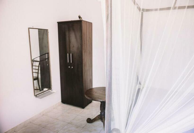 디럭스 룸, Kadolana Guest House