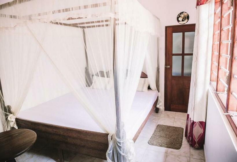 디럭스 룸, Kadolana Guest House