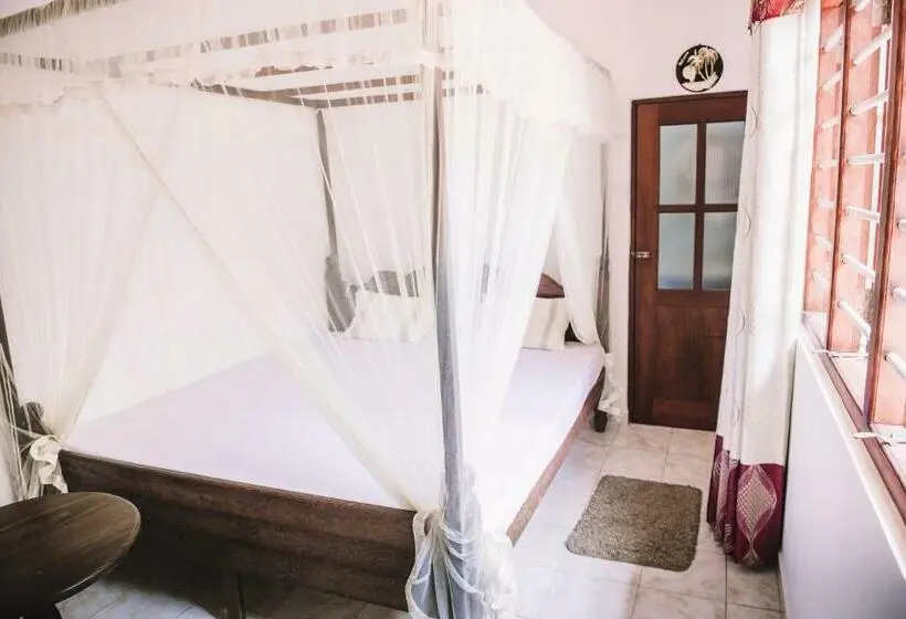 デラックスルーム, Kadolana Guest House