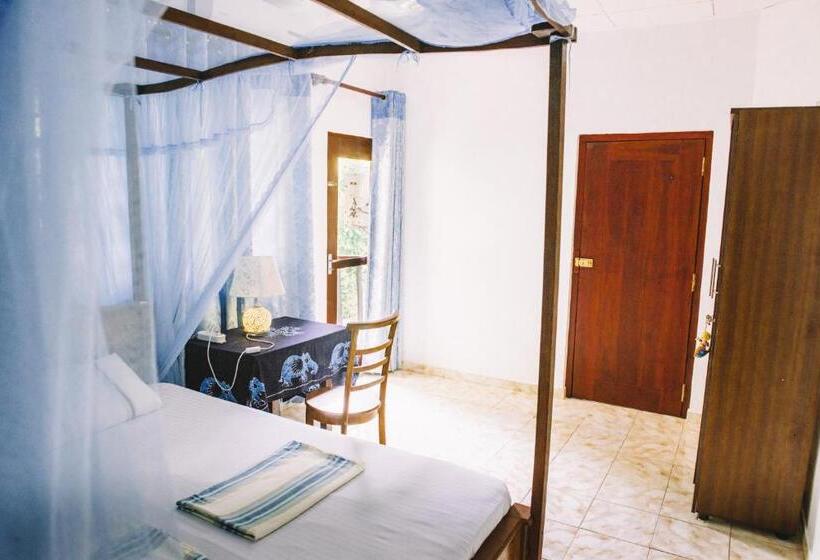 디럭스 룸, Kadolana Guest House