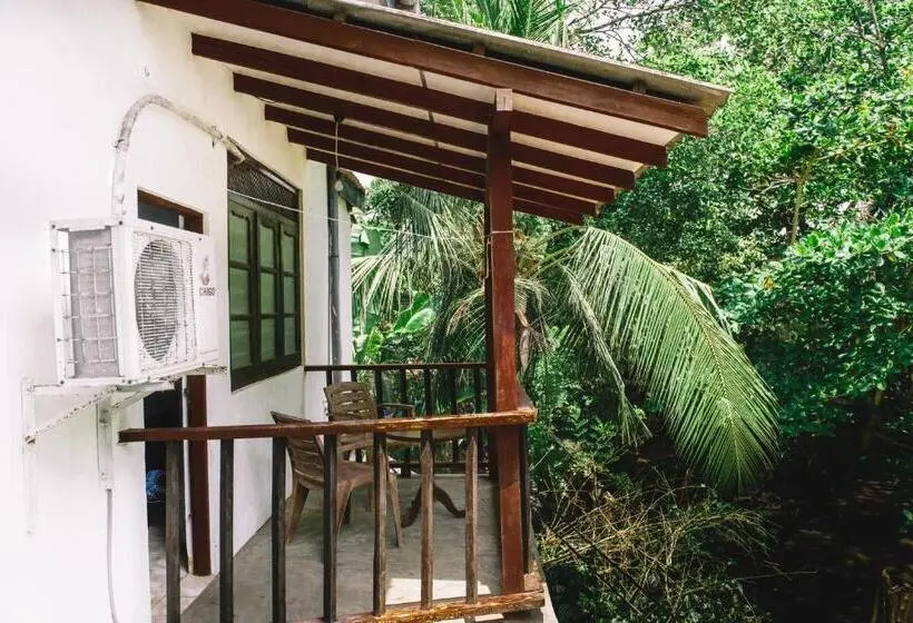 バルコニー付きデラックスルーム, Kadolana Guest House