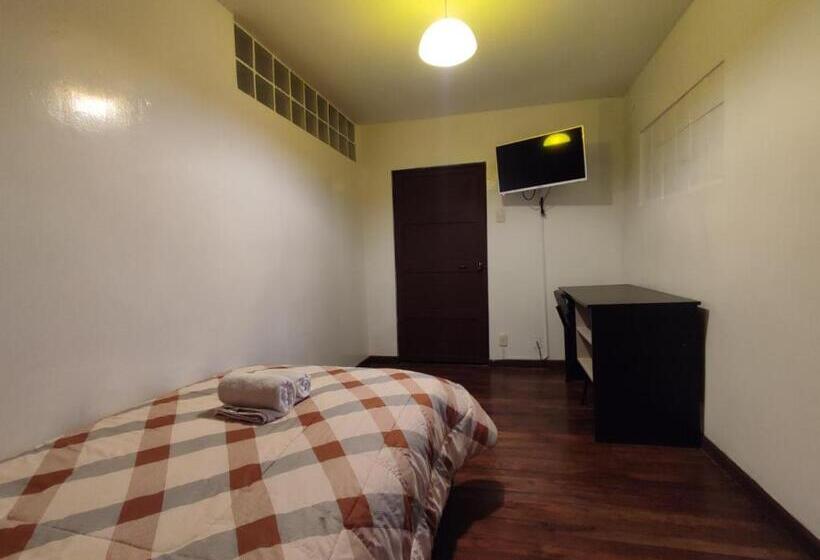 اتاق استاندارد با سرویس بهداشتی مشترک, Skyline