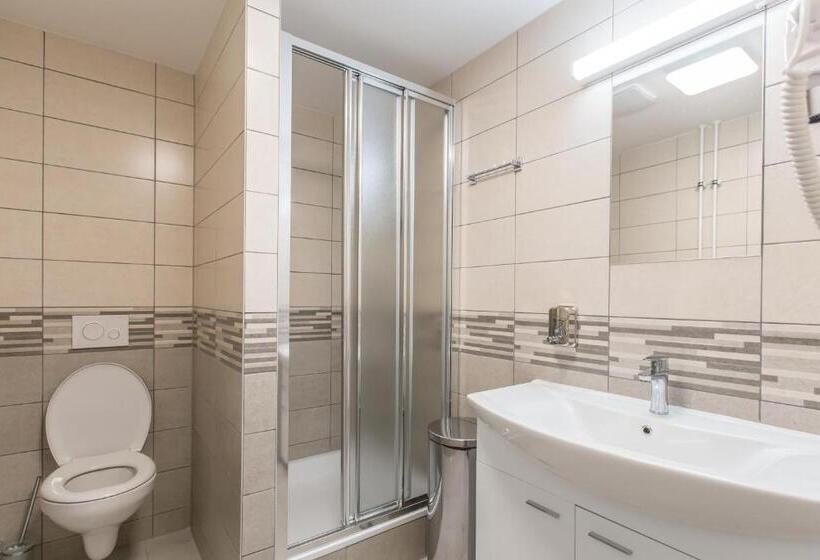 スイート（家族用）, Garni Všb