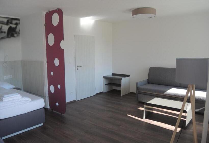 デラックスルーム, Garni Všb