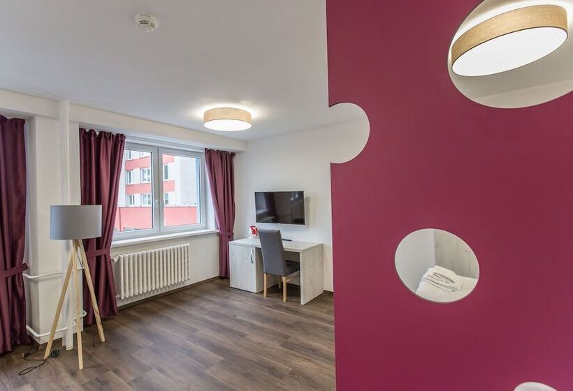 デラックスルーム, Garni Všb