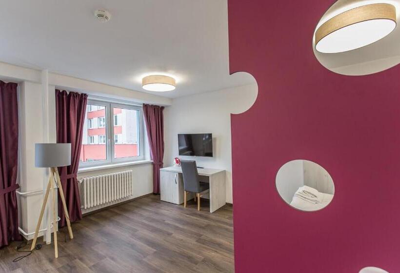 デラックスルーム, Garni Všb