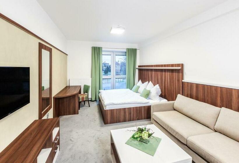 غرفة ديلوكس, Graphic