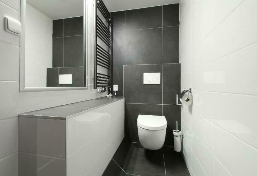 اتاق استاندارد سه نفره, Hvezda