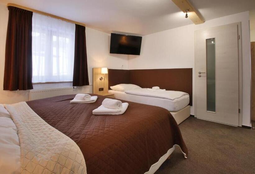 اتاق استاندارد چهار تخته, Hvezda