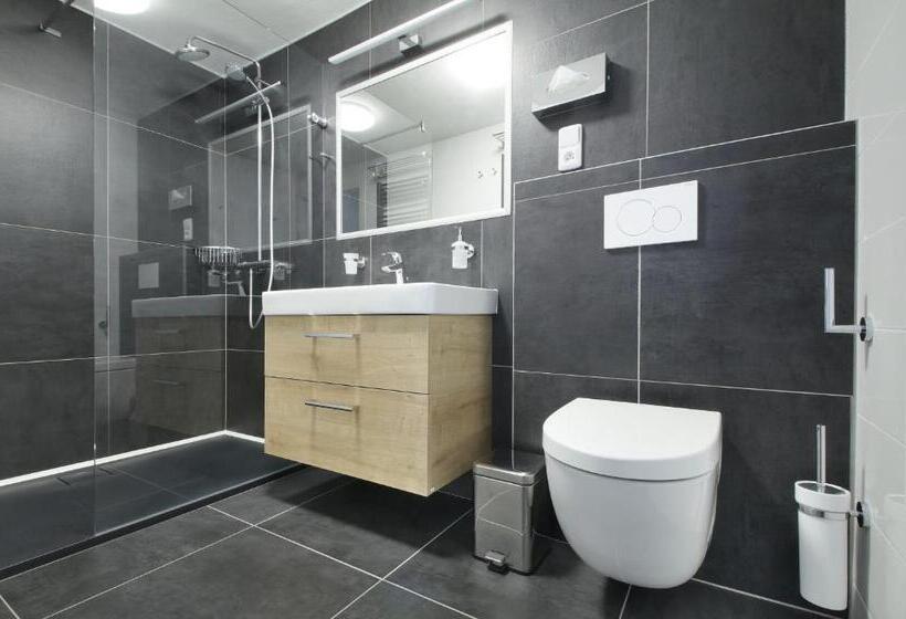 اتاق استاندارد چهار تخته, Hvezda