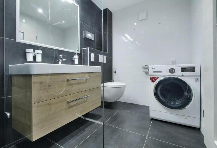 استودیوی استاندارد, Hvezda