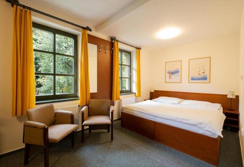 اتاق استاندارد, Hvezda