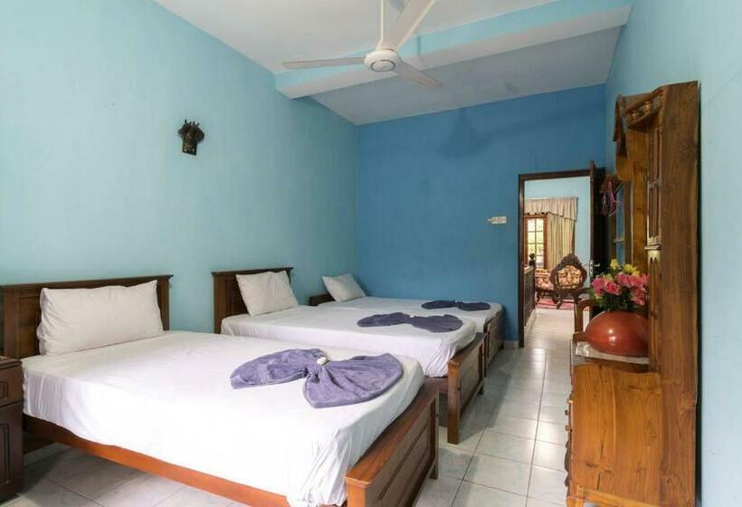 Habitació Triple Estàndard, Juliyanvilla