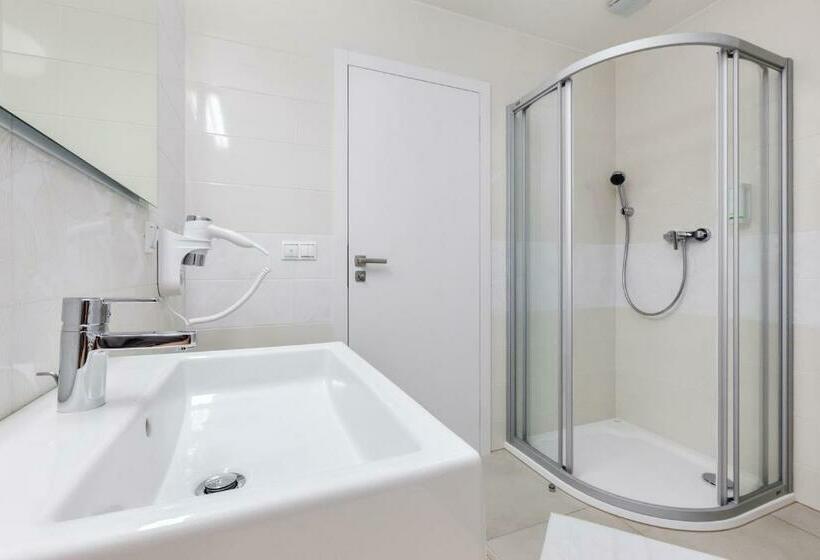 اتاق استاندارد با تخت بزرگ, Morava