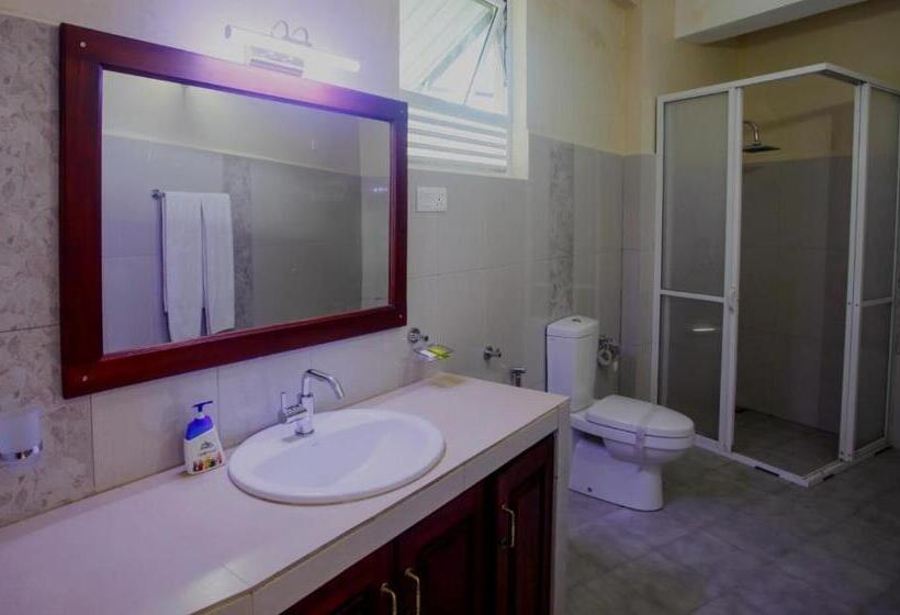 Standard Neljän Hengen Huone, Onrock