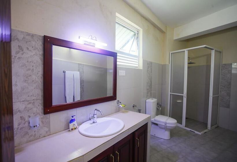 Standard Neljän Hengen Huone, Onrock