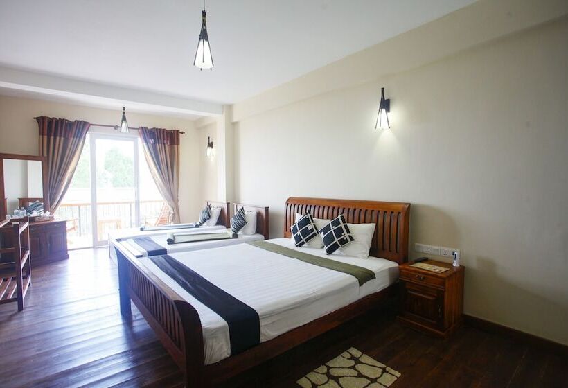 Standard Neljän Hengen Huone, Onrock