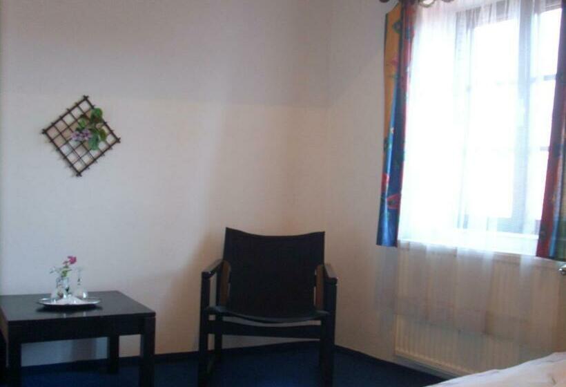 Номер Economy, Parkán