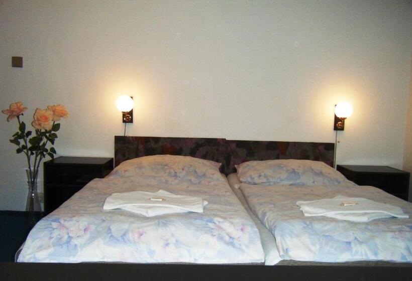 Номер Стандарт Трехместный, Parkán