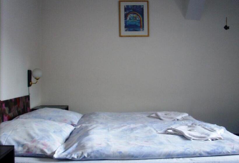 Номер Стандарт Трехместный, Parkán