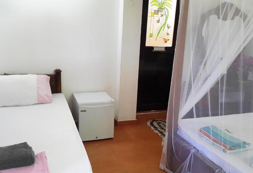 스탠다드 트리플 발코니 룸, Pearl Resort Mirissa