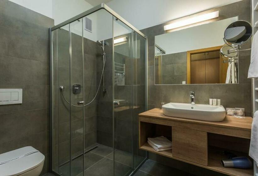 اتاق راحتی, Sareza