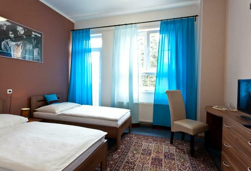 اتاق استاندارد پلاس, Sareza