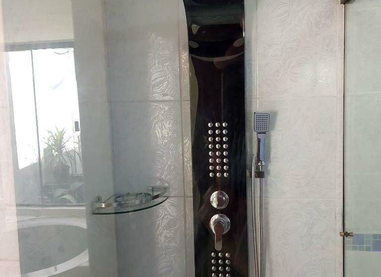 سوییت سوپریور, La Jara Hostel