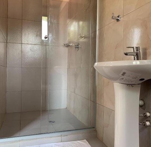 اتاق استاندارد چهارنفره با چشمانداز باغ, La Jara Hostel