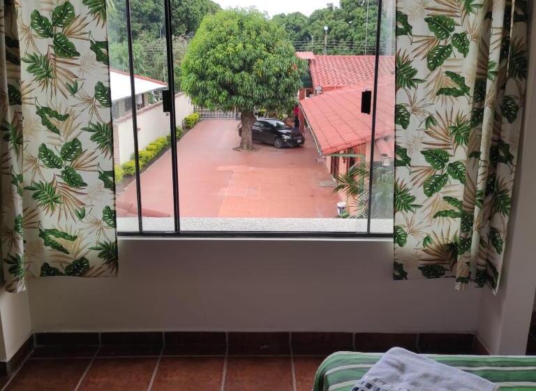 اتاق استاندارد چهارنفره با چشمانداز باغ, La Jara Hostel