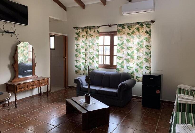 اتاق خانوادگی, La Jara Hostel